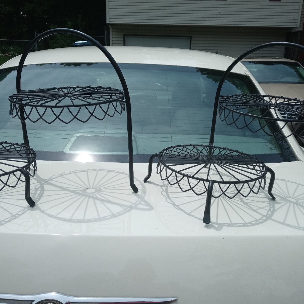 2 teir metal. Serving racks